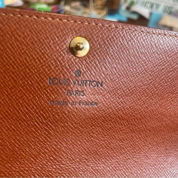 Louis Vuitton, Sarah Monogram Wallet with COA and unbranded dust bag.